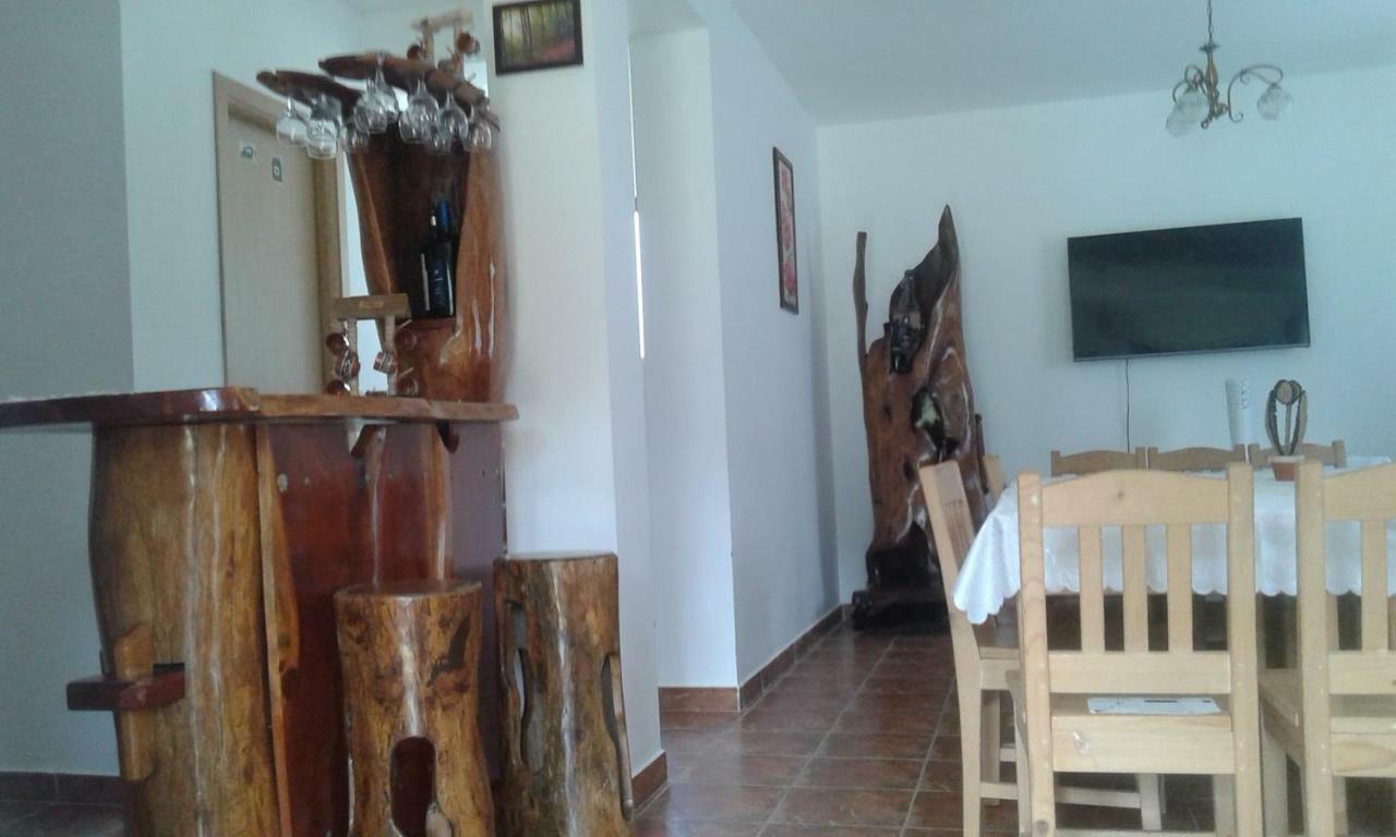 Hotel Pensiunea Casa Vanatorului Oteleni Esterno foto