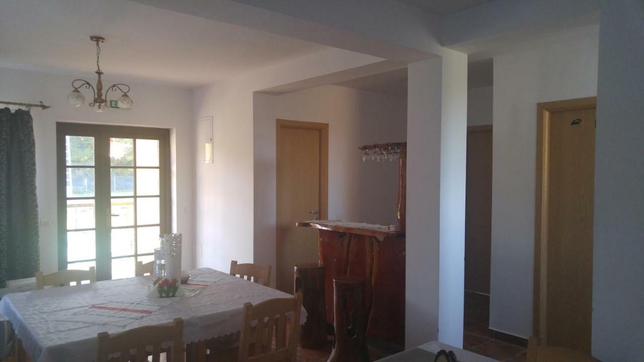 Hotel Pensiunea Casa Vanatorului Oteleni Esterno foto