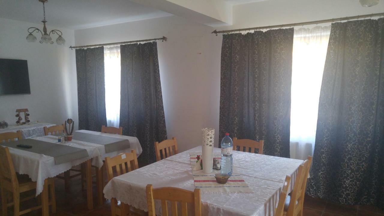 Hotel Pensiunea Casa Vanatorului Oteleni Esterno foto