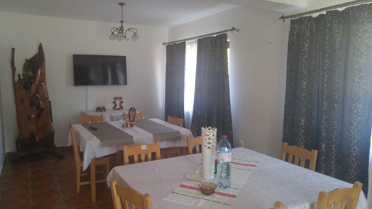 Hotel Pensiunea Casa Vanatorului Oteleni Esterno foto