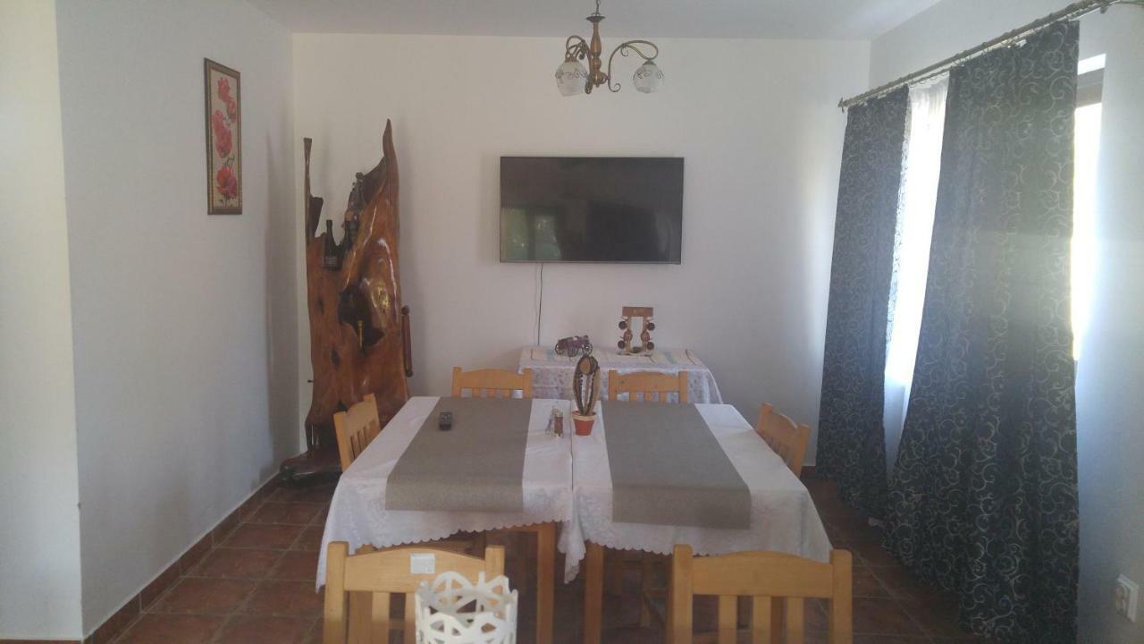 Hotel Pensiunea Casa Vanatorului Oteleni Esterno foto
