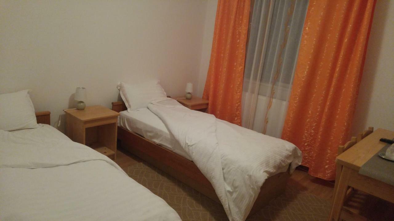 Hotel Pensiunea Casa Vanatorului Oteleni Esterno foto