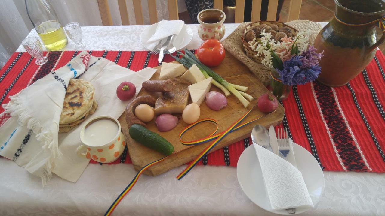 Hotel Pensiunea Casa Vanatorului Oteleni Esterno foto